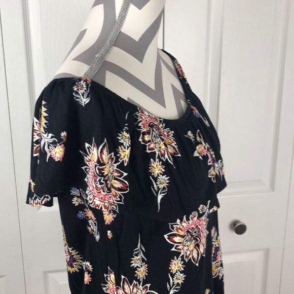 Old Navy Black Floral Off Shoulder Top Size Medium - Picture 3 of 8